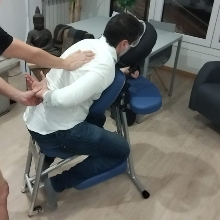 15 Masaje en silla Amma a domicilio en Donosti para empresas y eventos - Sens Wellness by Dani